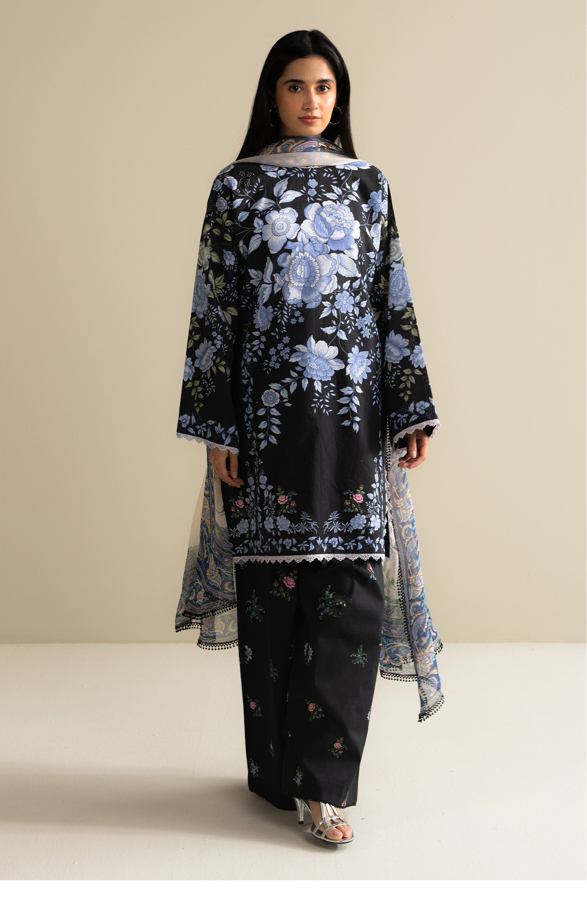 Zara Shahjahan – Black & Blue Floral Printed Lawn 3 Piece Suit