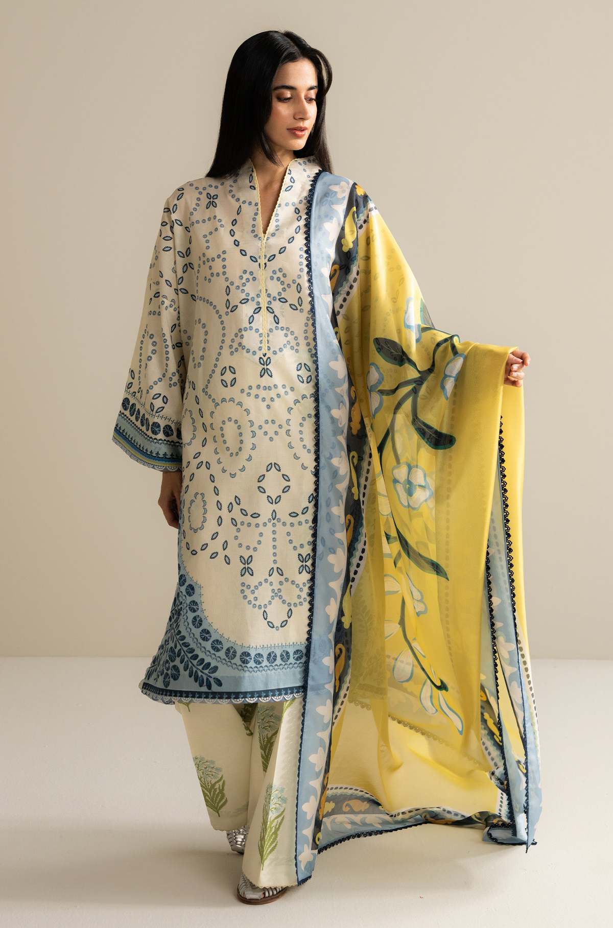 Zara Shahjahan – Blue & Yellow Artistic Printed Lawn 3 Piece Suit